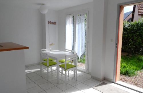Port Guillaume Apartment | Cozy Cottage in Dives-sur-Mer with Private Garden & Pool