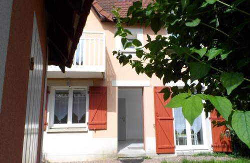 Port Guillaume Apartment | Cozy Cottage in Dives-sur-Mer with Private Garden & Pool