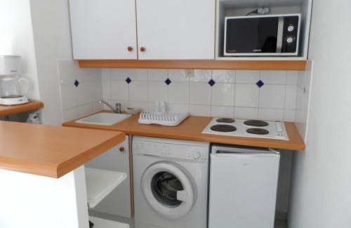 Port Guillaume Apartment | Cozy Cottage in Dives-sur-Mer with Private Garden & Pool
