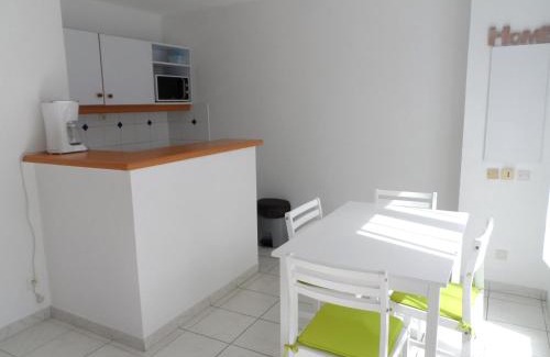 Port Guillaume Apartment | Cozy Cottage in Dives-sur-Mer with Private Garden & Pool