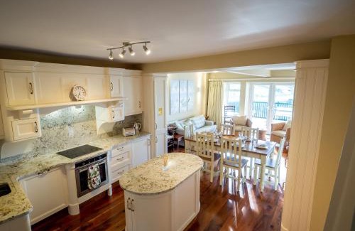 Clifden House | Explore Cottage 360 - Clifden: Rated 9/10 by Guests