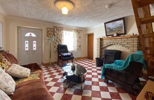 Carna House | Cozy Cottage 397 - Carna: Ideal for Family Getaways
