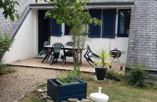 Tregunc House | Cozy Cottage for 4-5 with Pool, Steps from the Beach