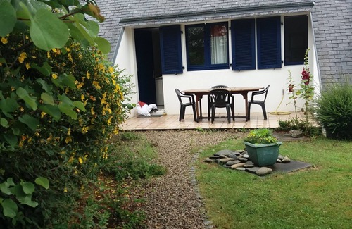Tregunc House | Cozy Cottage for 4-5 with Pool, Steps from the Beach