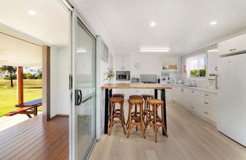 Curtis Island Villa | Cottage 4 Cape Keppel Beach