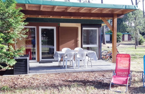 Leon Cottage | Cozy Cottage for 4 in Léon with Oceanfront Pool Access