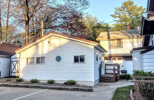 Shawano Cottage | Experience Cottage #5 on Shawano Lake with Oceanfront Views