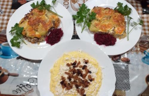Karpaty Apartment | Discover Cottage 5: Family-Friendly Retreat with Pool & Hot Tub