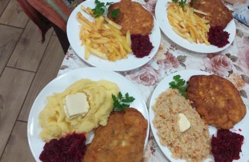 Karpaty Apartment | Discover Cottage 5: Family-Friendly Retreat with Pool & Hot Tub