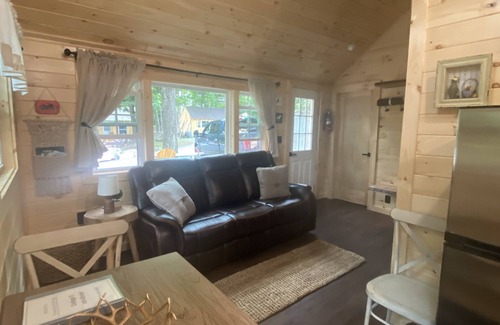 Old Forge Cottage | Waterfront 2-Bedroom Cottage at The Lakes, Old Forge
