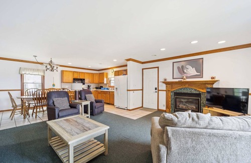 Greenbush Apartment | Cottage 6 - 4BR Lakefront Escape | Perfect for Groups!