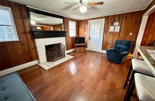 Nancy House | Inviting Cottage 6 at Lees Ford Marina Awaits You