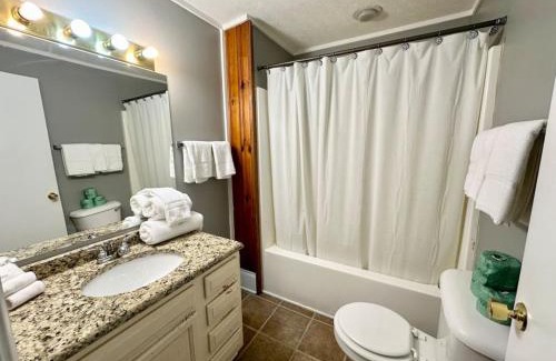 Nancy House | Inviting Cottage 6 at Lees Ford Marina Awaits You