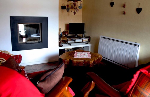 Correncon-en-Vercors Ski Chalet | Cozy Cottage for 6 near Skiing, Golf & Mountain Biking