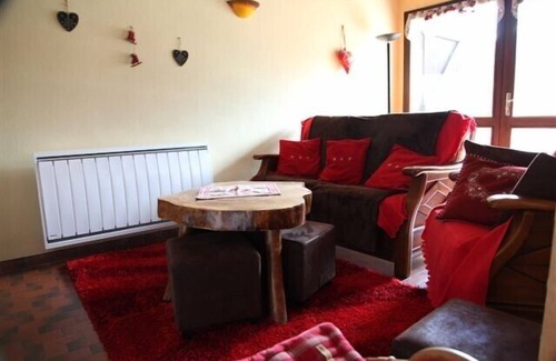 Correncon-en-Vercors Ski Chalet | Cozy Cottage for 6 near Skiing, Golf & Mountain Biking