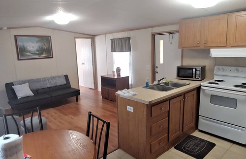 Saint Maurice House | Cozy Cottage #6: Family and Pet-Friendly Retreat