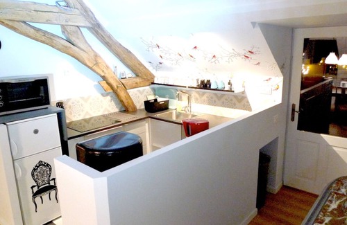 Vincelottes Cottage | Cozy Cottage: 2 Bedrooms with Terrace & Garden - Rated 9.6