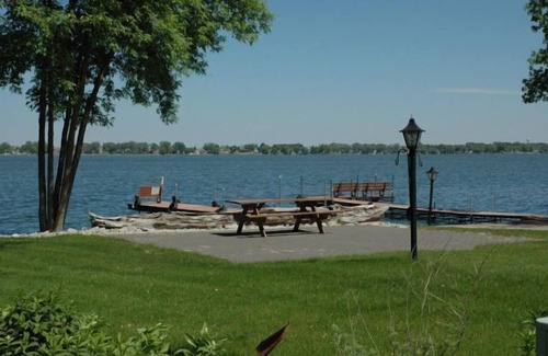 Fox Lake House | Cottage 7 on Beautiful Fox Lake!