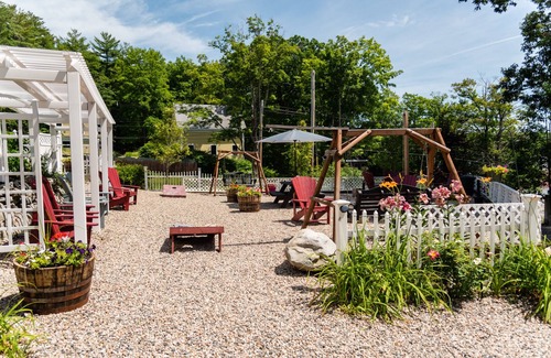 Wolfeboro Cottage | Cozy Cottage 8-9: Year-Round Retreat with Pet-Friendly Perks