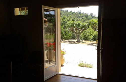 Bormes-Les-Mimosas House | Charming Cottage Amidst Vineyards, Steps from the Sea