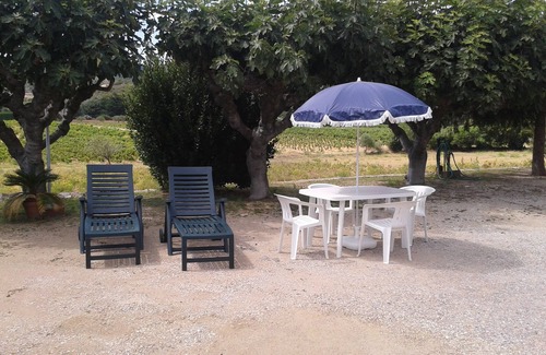 Bormes-Les-Mimosas House | Charming Cottage Amidst Vineyards, Steps from the Sea