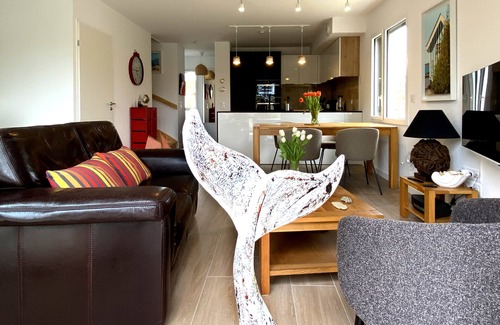 Moliets-et-Maa Cottage | Inviting Cottage with Pool & Ocean Views in Moliets