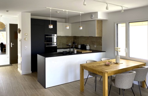 Moliets-et-Maa Cottage | Inviting Cottage with Pool & Ocean Views in Moliets