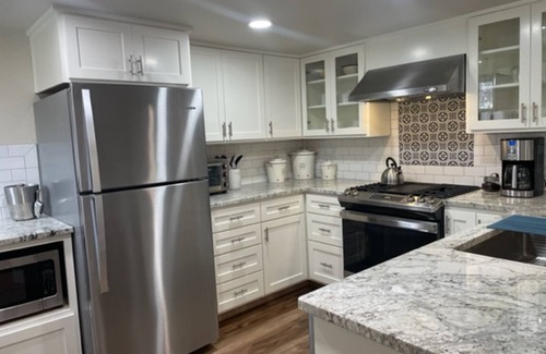 Jacksonville Cottage | Exceptional Cottage A Getaway with Breakfast & Kitchen Access
