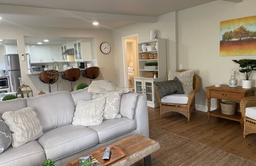 Jacksonville Cottage | Exceptional Cottage A Getaway with Breakfast & Kitchen Access