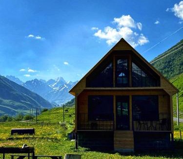 Kazbegi Apartment | Guest Rated 9.7: Cottage AISI with Family-Friendly Amenities