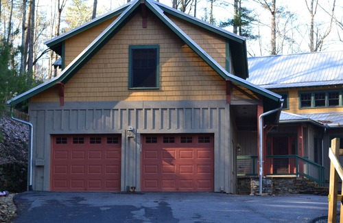 Penrose Cottage | Inviting Cottage at DuPont State Forest - Ideal for Bikers