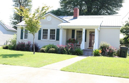 Tuscaloosa House | Experience Comfort at Cottage at Hackberry Circle