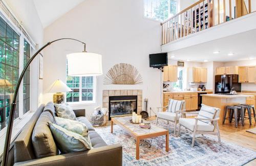 Rosario House | Explore the Cottage at Moran State Park - Family Friendly Getaway