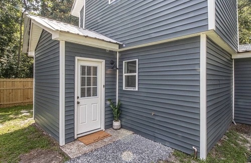Long Beach Cottage | Pet-Friendly Cottage at the Carrmicheal - 10/10 Guest Rated
