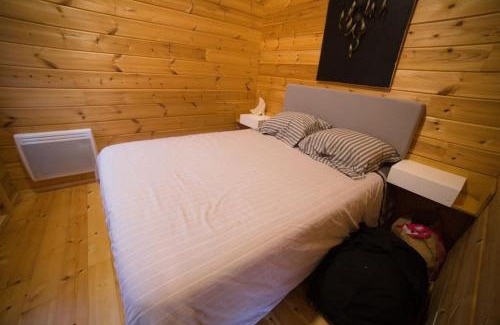 Bourbourg Ski Chalet | Cozy Cottage Around the Pond: Pet & Child Friendly Retreat
