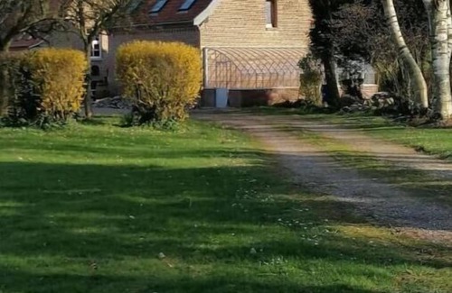 Le Meillard Cottage | Relaxing Cottage with Heated Pool and Spacious Garden Retreat