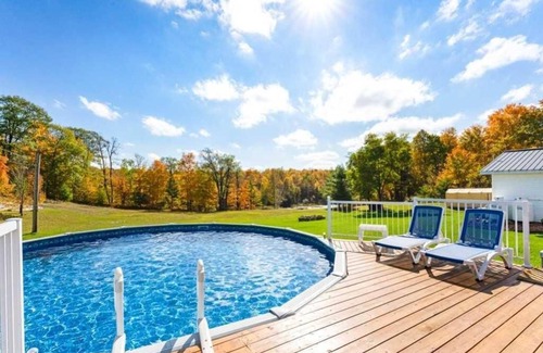 Elizabethtown-Kitley Cottage | Tranquil Cottage with Oceanfront Views and Private Serenity