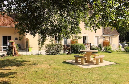 Ouzouer-sur-Trezee Cottage | Idyllic Cottage by the Briare Canal with Pet-Friendly Amenities
