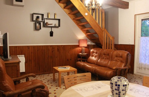 Ouzouer-sur-Trezee Cottage | Idyllic Cottage by the Briare Canal with Pet-Friendly Amenities