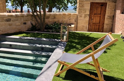 Villalba de Rioja House | Experience the Elegance of Cottage Boutique Palace Condes