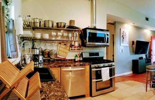 Holly House | Cozy Cottage by Lady Bird Lake with Kitchen Access