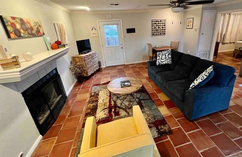 Bay Area Cottage | Bayfront Retreat: Guest Rated 9.8 with Family-Friendly Perks