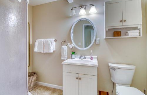 Wapato Point House | Experience Comfort at Cottage by the Lake - Pet Friendly Stay