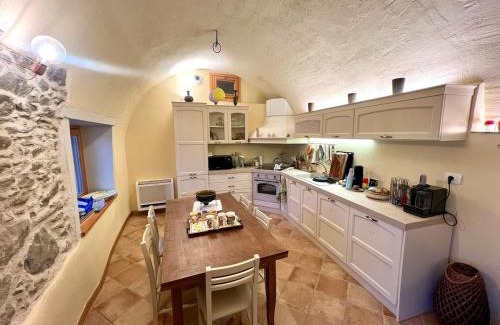Bellano Apartment | Cottage by the pool with stunning lake view
