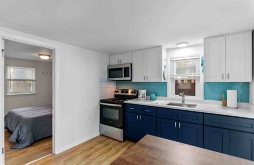 Warwick House | Pet-Friendly Cottage by the Sea with Family Amenities