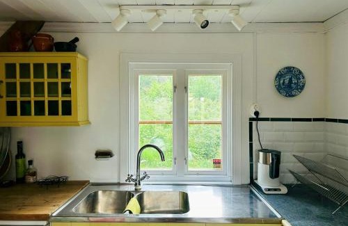 Hjaelteby House | Cottage By The Water In Sundsby Nature Reserve