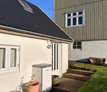 Vestmanna House | Cottage by the waterfront