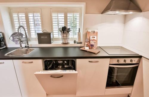 Paesens-Moddergat House | Cottage by Wadden Sea with Scenic Views, cleaning included