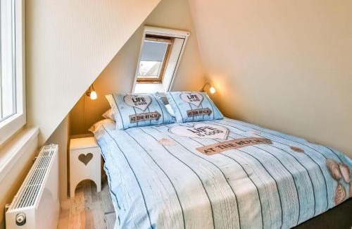 Paesens-Moddergat House | Cottage by Wadden Sea with Scenic Views, cleaning included