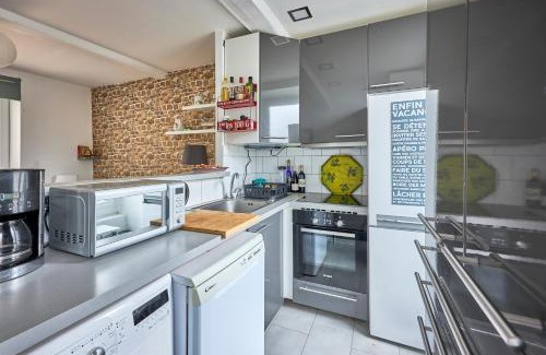 Courseulles-sur-Mer House | Cozy Cottage Côté Mer - Steps from the Beach & Pet Friendly